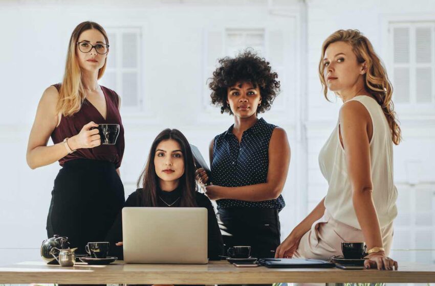  Le donne ottengono risultati migliori dei colleghi uomini a scuola e all’università ma guadagnano meno. Cosa fare per ridurre il gap?