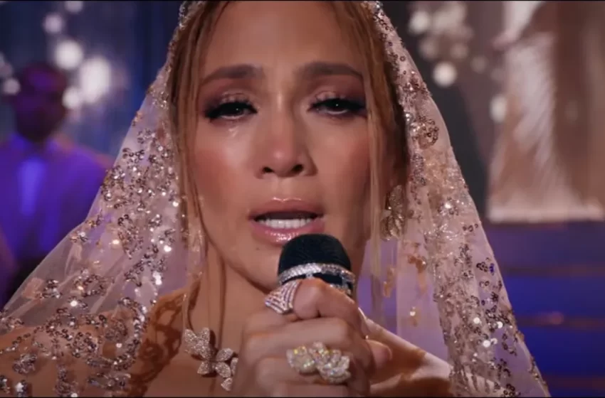  Snapchat invita i fan a unirsi a Jennifer Lopez and Maluma in un concerto virtuale per il nuovo film Marry Me