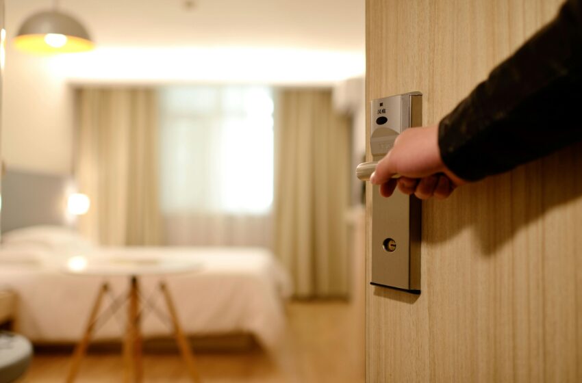  L’AI rivoluziona la comunicazione in hotel: cresce l’apprezzamento per l’uso di questa tecnologia, il 58% di chi soggiorna ama i servizi che anticipano i loro desideri